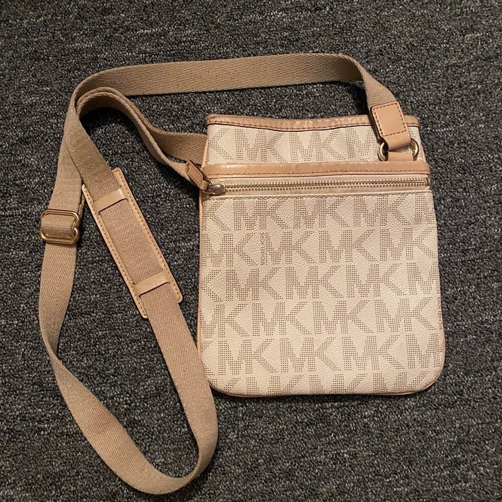 Micheal Kors Vanilla Crossbody Bag
